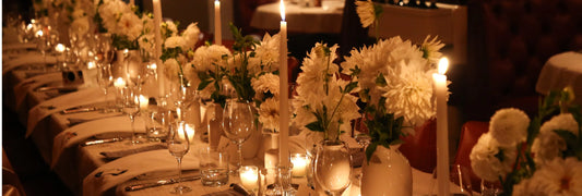 Elegant White Baby’s Breath and Calla Lily Table Setting
