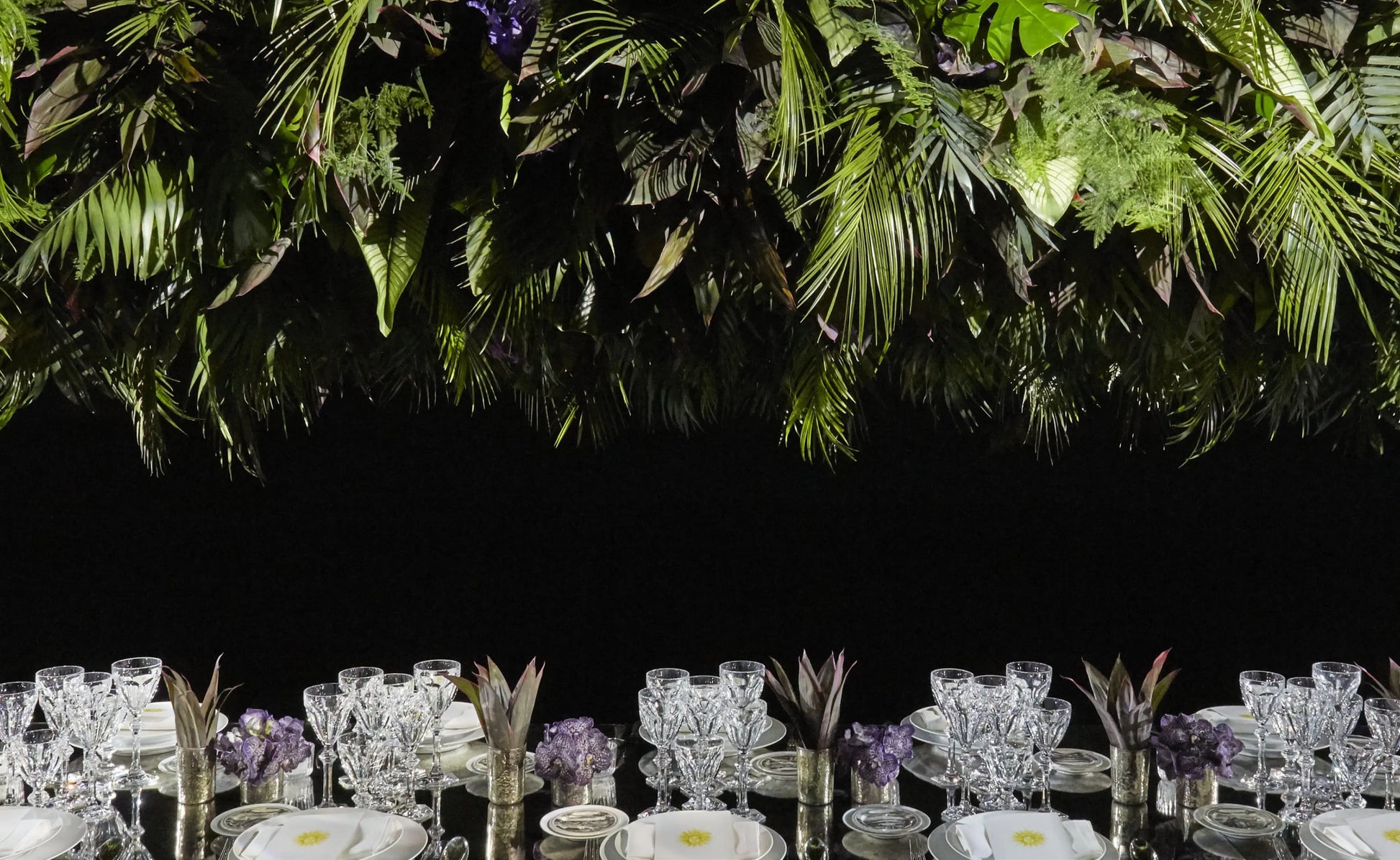 "Customizable floral and greenery table decor with elegant floral arrangements for various events."