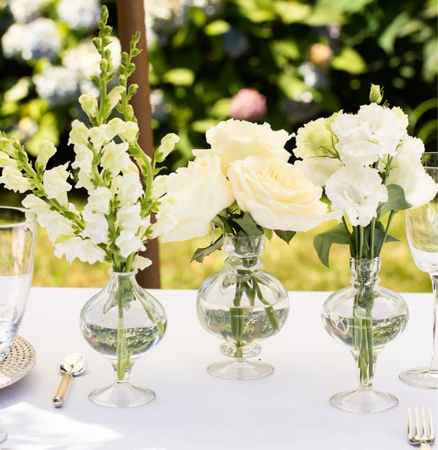 Elegant Outdoor Dining Table Arrangement