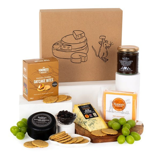 Luxury cheese and chutney hamper with cheddar, stilton, red leicester, oatcakes and caramelised onion chutney – UK savoury gift box for cheese lovers

